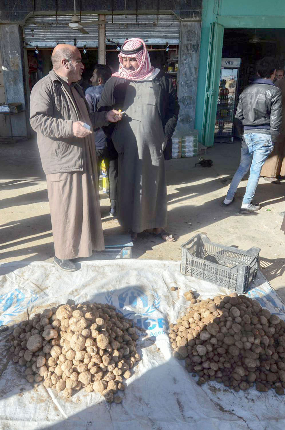 السوق تنعش جيوب الفقراء
