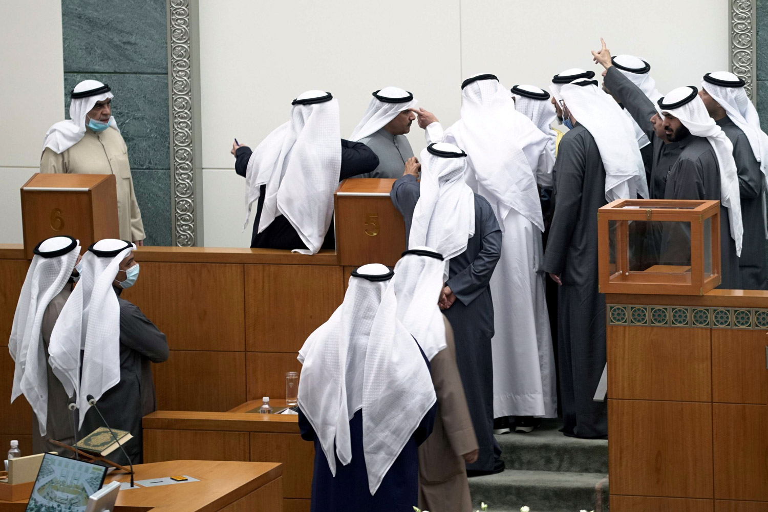 المشهد الأول من الانطلاقة البرلمانية
