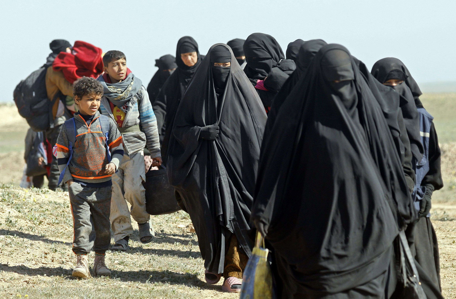 نحو 1500 شخص غالبيتهم من عائلات تنظيم الدولة الإسلامية غادروا الجيب الأخير خلال 48 ساعة 