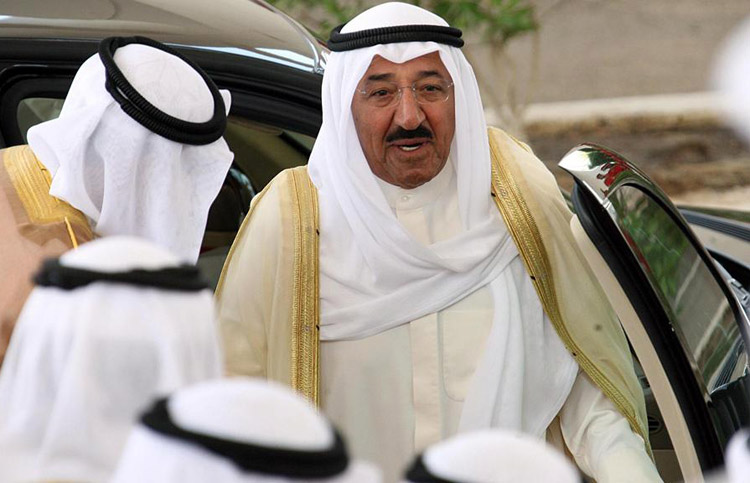 الدستور الكويتي يعطي مجلس الأمة صلاحيات واسعة في حالات خاصة، في حال افتقد ولي العهد أحد الشروط الواجب توافرها فيه أو كان غير مهيأ صحياً لممارسة صلاحياته.