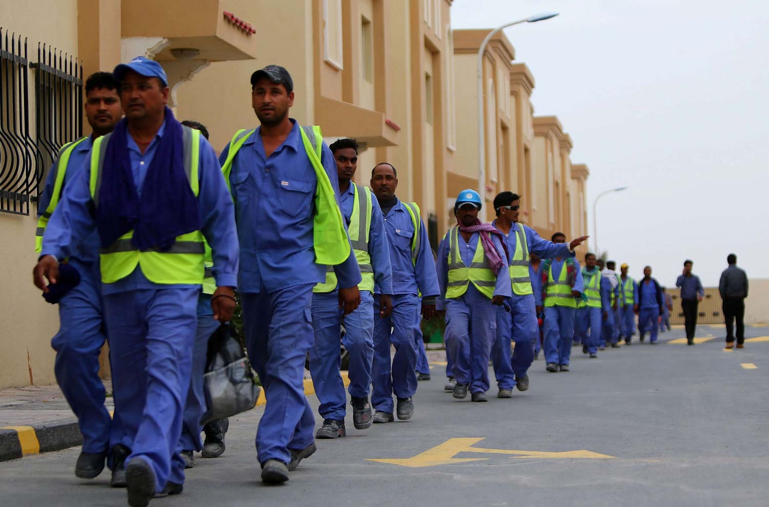 انتهاكات قطر تتواصل ضد العمال الأجانب