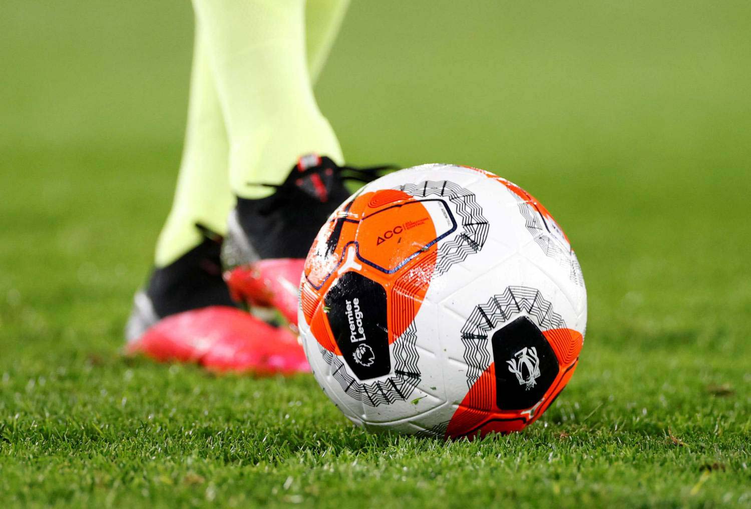  الكرة في ملعب الاتحاد