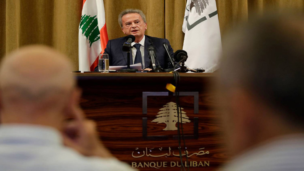 قانون النقد والتسليف اللبناني يمنح حاكم المصرف المركزي سلطات واسعة، بترؤسه لعدد من الهيئات الأساسية، كالمجلس المركزي لمصرف لبنان، وهيئة مكافحة تبييض الأموال وتمويل الإرهاب وغيرها