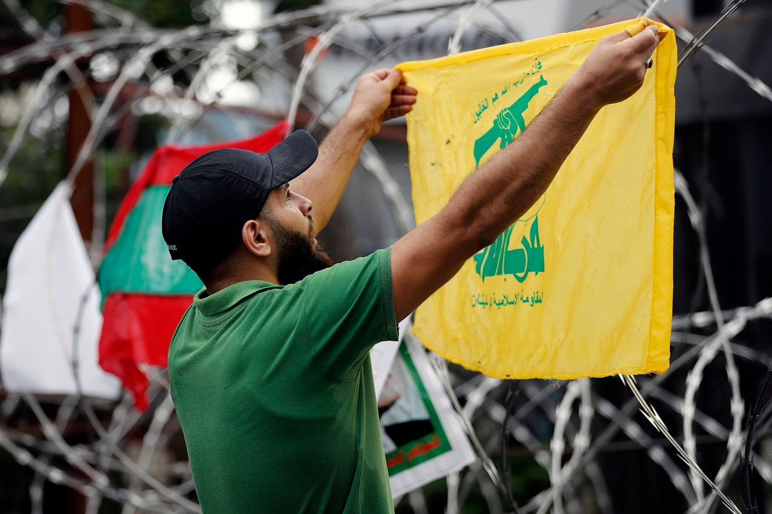 المسؤولون الأميركيون لا ينبغي أن يلقوا باللوم على الجيش اللبناني لعدم قيامه بما يكفي لاحتواء حزب الله، بل يجب عليهم محاسبة جميع السياسيين  اللبنانيين