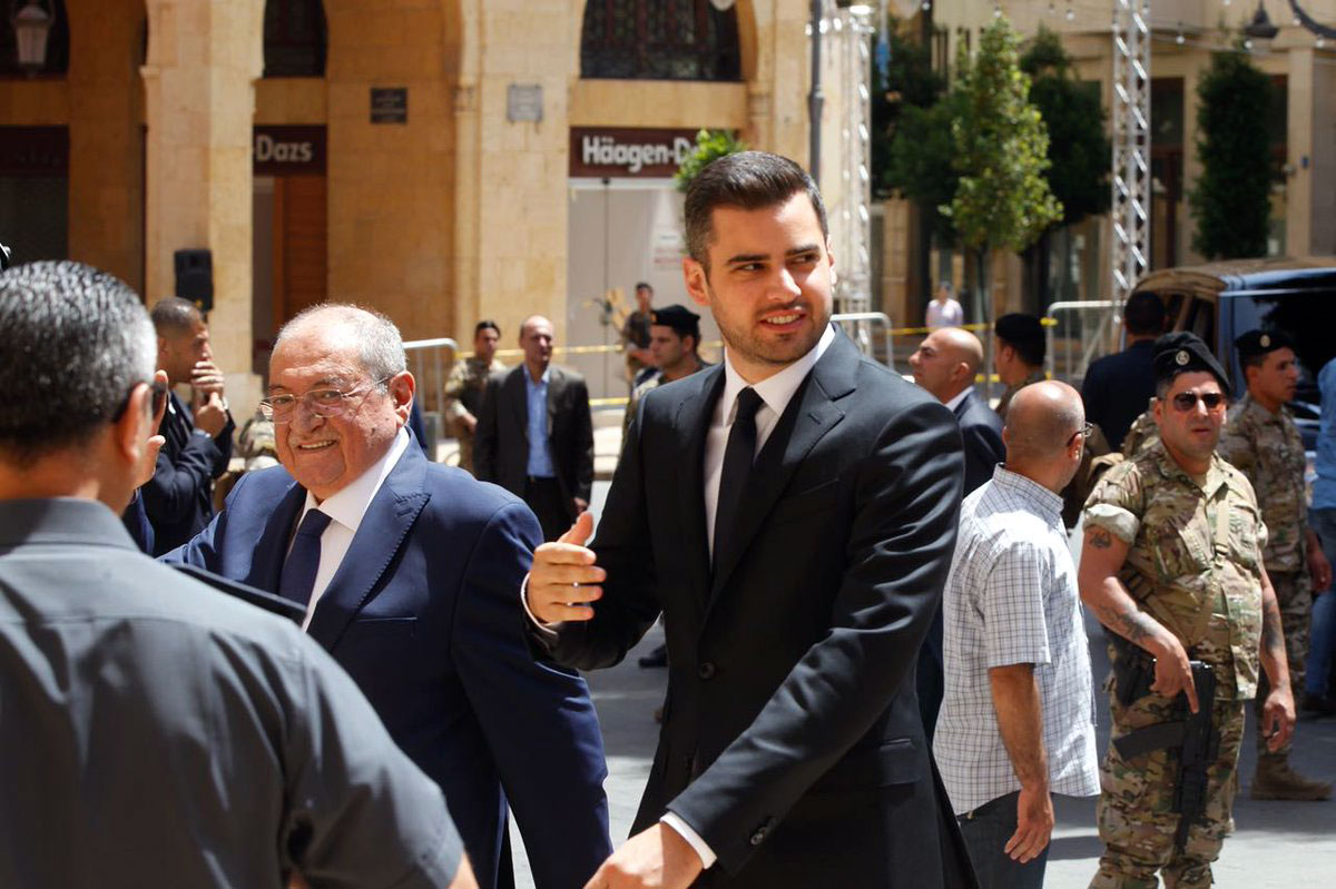 [ تخلّي فرنجية الأب عن مقعده النيابي لم يكن سوى تمهيد لتوريث الزعامة لـ“البيك الصغير”، في خطوة تشبه إلى حد كبير ما أقدم عليه “البيك” الآخر وليد جنبلاط.