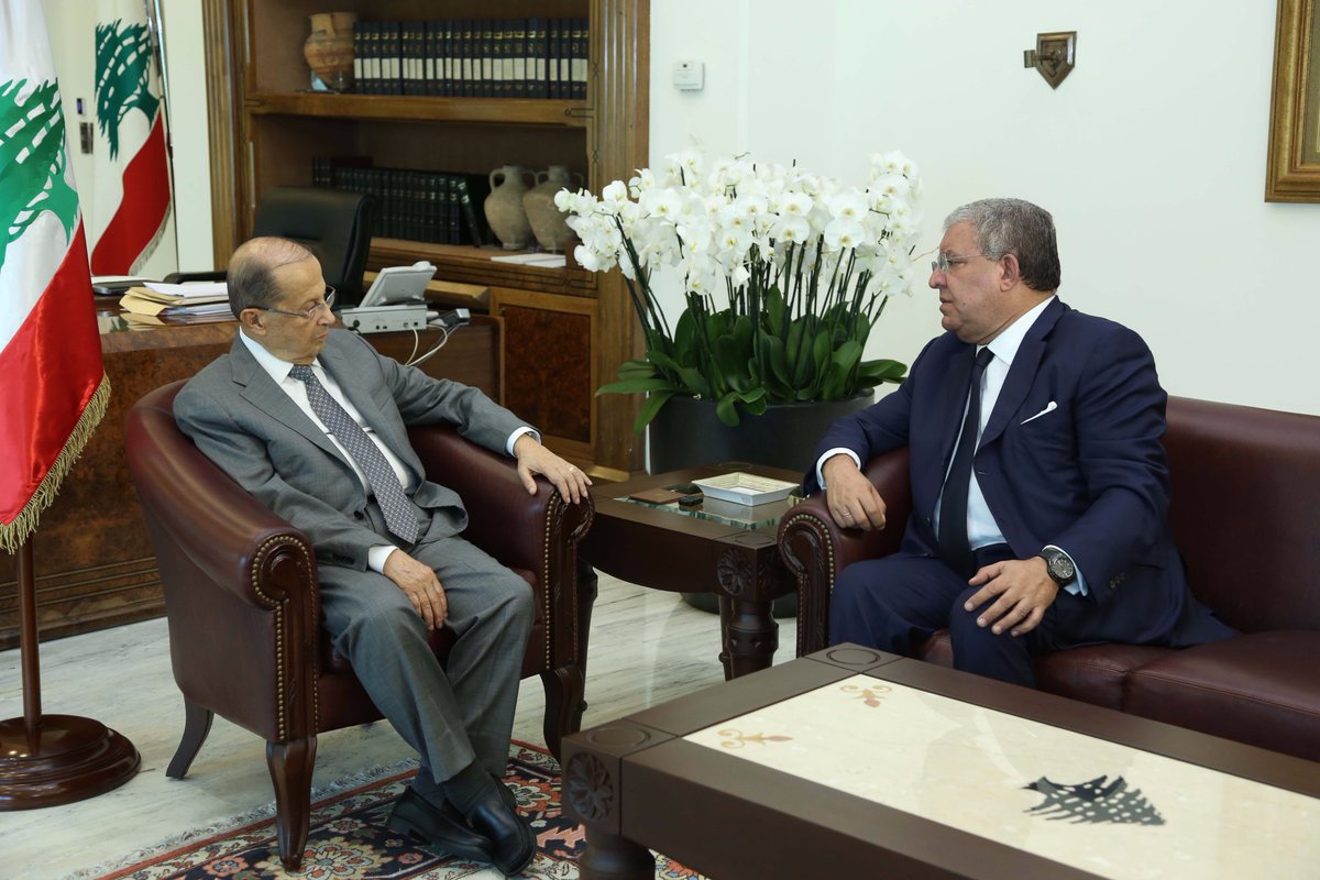 فريق المستقبل يأخذ على المشنوق دعوته مسؤول لجنة الارتباط والتنسيق المركزية في "حزب الله" لحضور اجتماعات مجلس الأمن المركزي. في ما بدا وكأنه تقديم أوراق اعتماد لدى الحزب طمعا برئاسة الحكومة