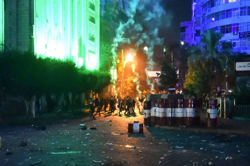 المتظاهرون يعتبرون أن حزب الله وراء تكليف دياب