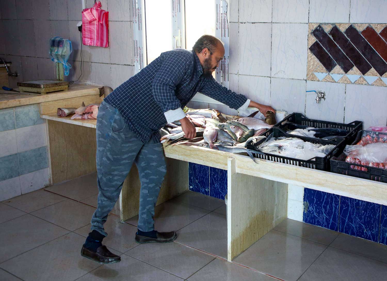 عناء لكسب الرزق