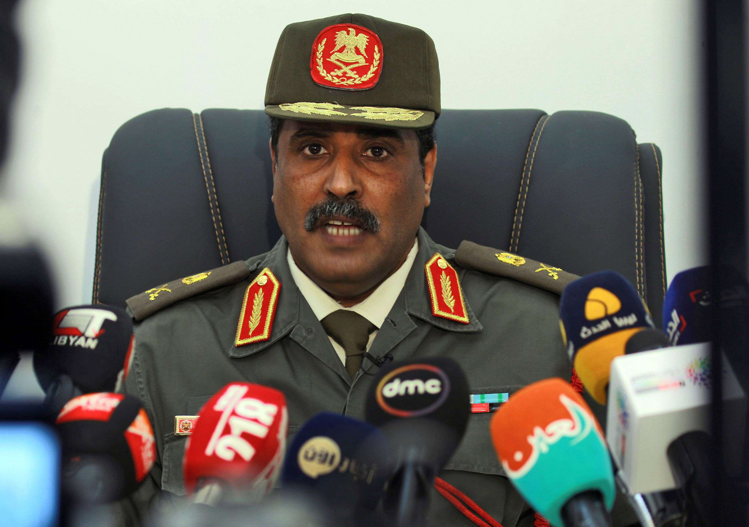 أحمد المسماري: تم تدمير مخازن أسلحة تركية في مصراتة بدقة عالية