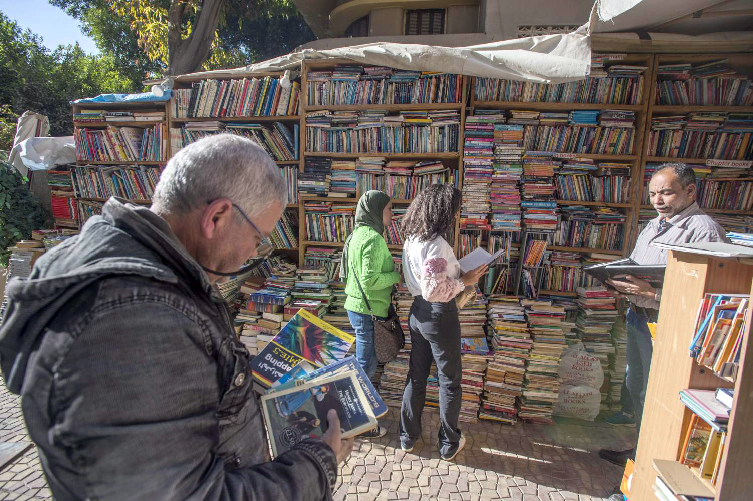 ابحث عن الكتب النادرة
