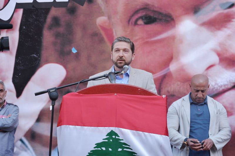 كرامي لا ينسى ذلك الخطاب المؤثر الذي أطلقته بهية الحريري في مجلس النواب، عقب اغتيال شقيقها، وطالبت به عمر كرامي باتخاذ قرار جريء بتقديم استقالته “لأنه غير قادر على تحمّل دم رئيس الوزراء السني”.