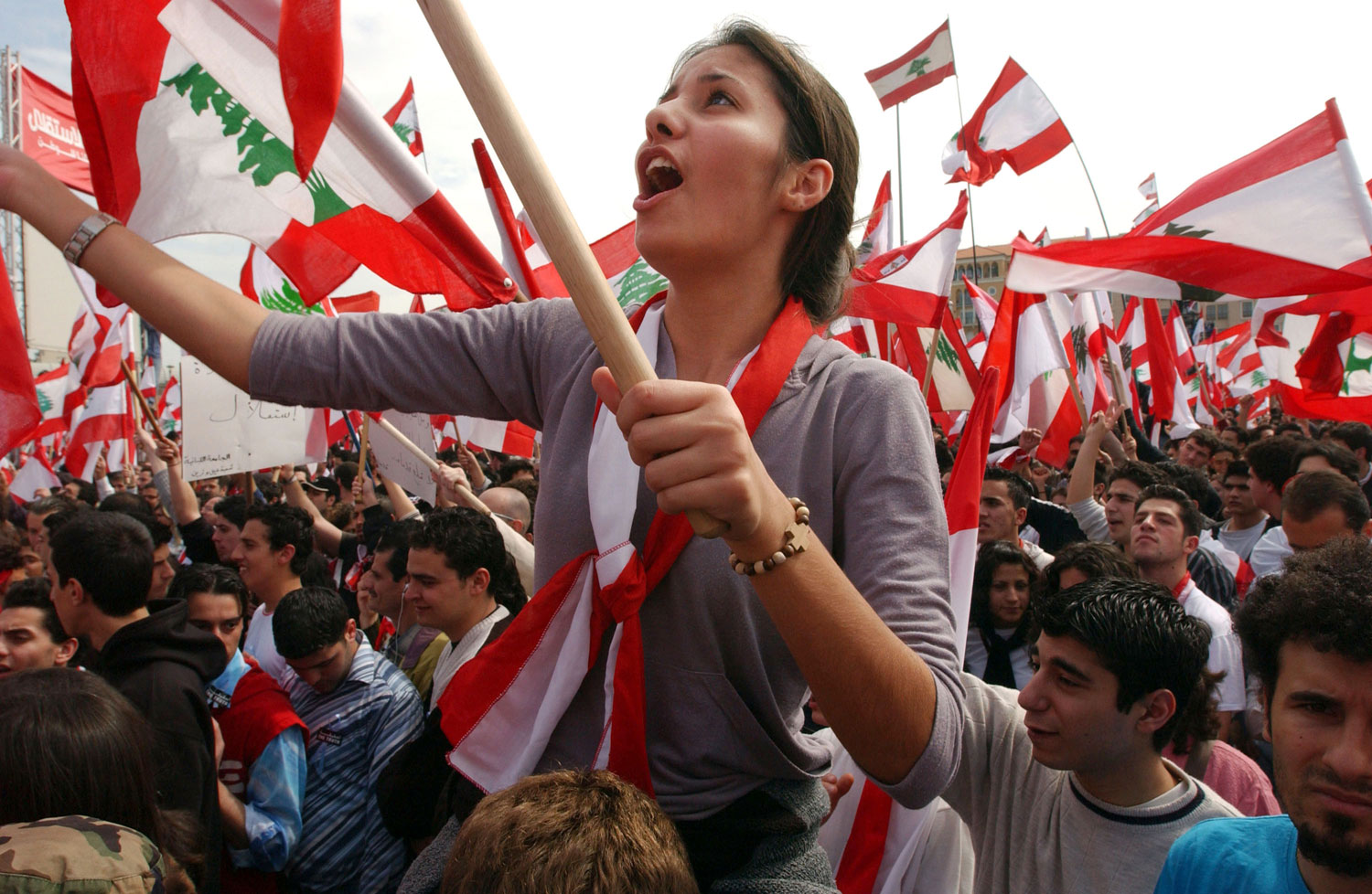 كيف يأمل هؤلاء الشباب بالتغيير والثورة على الواقع السياسي الطائفي؟