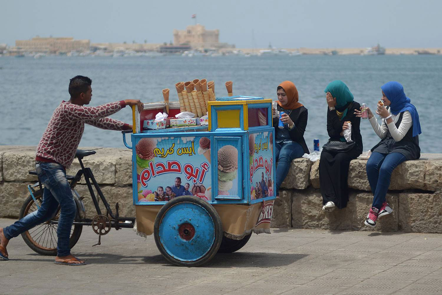 تشجيع الشباب على تطبيق ثقافة العمل الحر