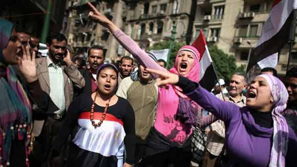 اتجاهات شفيق تنعكس في أعمالها. فقد أصدرت على مدى رحلتها كتبا عديدة ركزت على قضايا المرأة، أبرزها كتاب “المرأة العربية وتعليم العمال”، وكتاب “المرأة العاملة العربية والتطور الاقتصادي