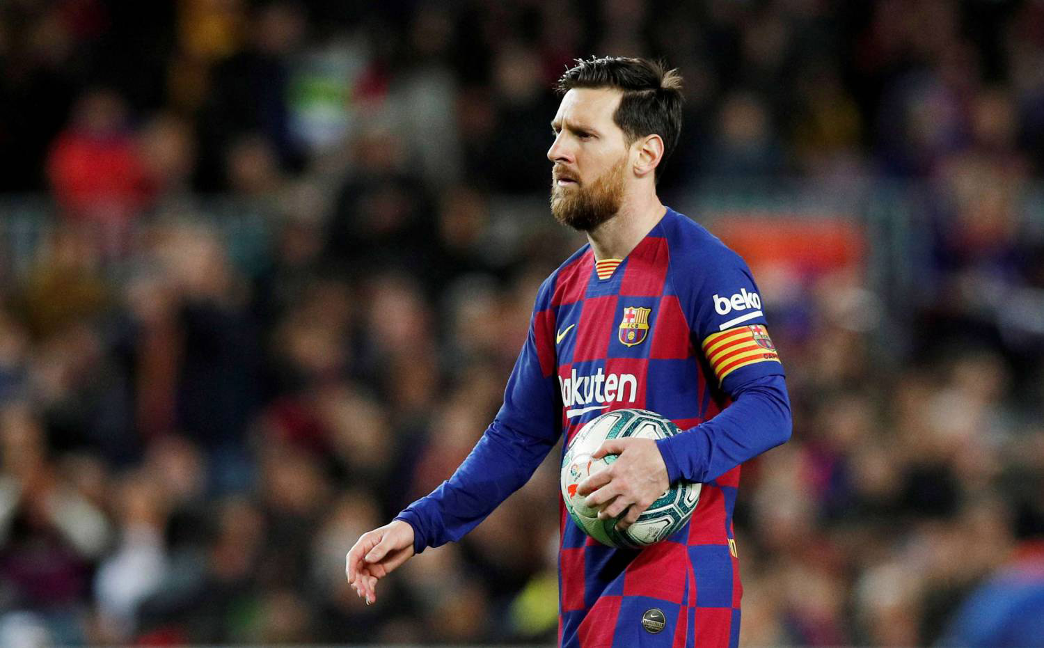 العلاقة بين ميسي ورئيس النادي جوزيب ماريا بارتوميو ليست على ما يرام رغم تظاهر الأخير مؤخرا بأن التجديد للقائد الأسطوري مسألة يحتمها الواجب