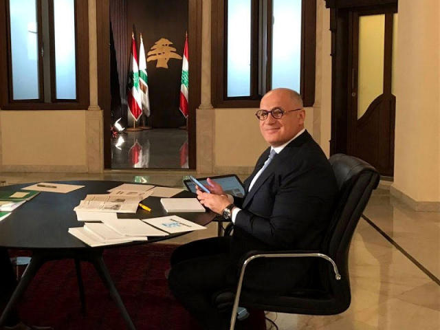 شخصيته تمكّنه، مع الخبرة التي يمتلكها، من استفزاز الضيف حتى يخرجه عن طوره وينتزع منه موقفا مثيرا
