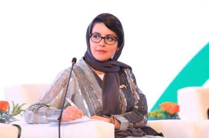 بصمات آل مقرن لا تزال واضحة على مفهوم التنمية المستدامة في السعودية الذي يعد من مفردات المرحلة الجديدة وأسس تحولاتها، بعد عملها في وزارة الاقتصاد والتخطيط رئيسة لهذا القطاع.