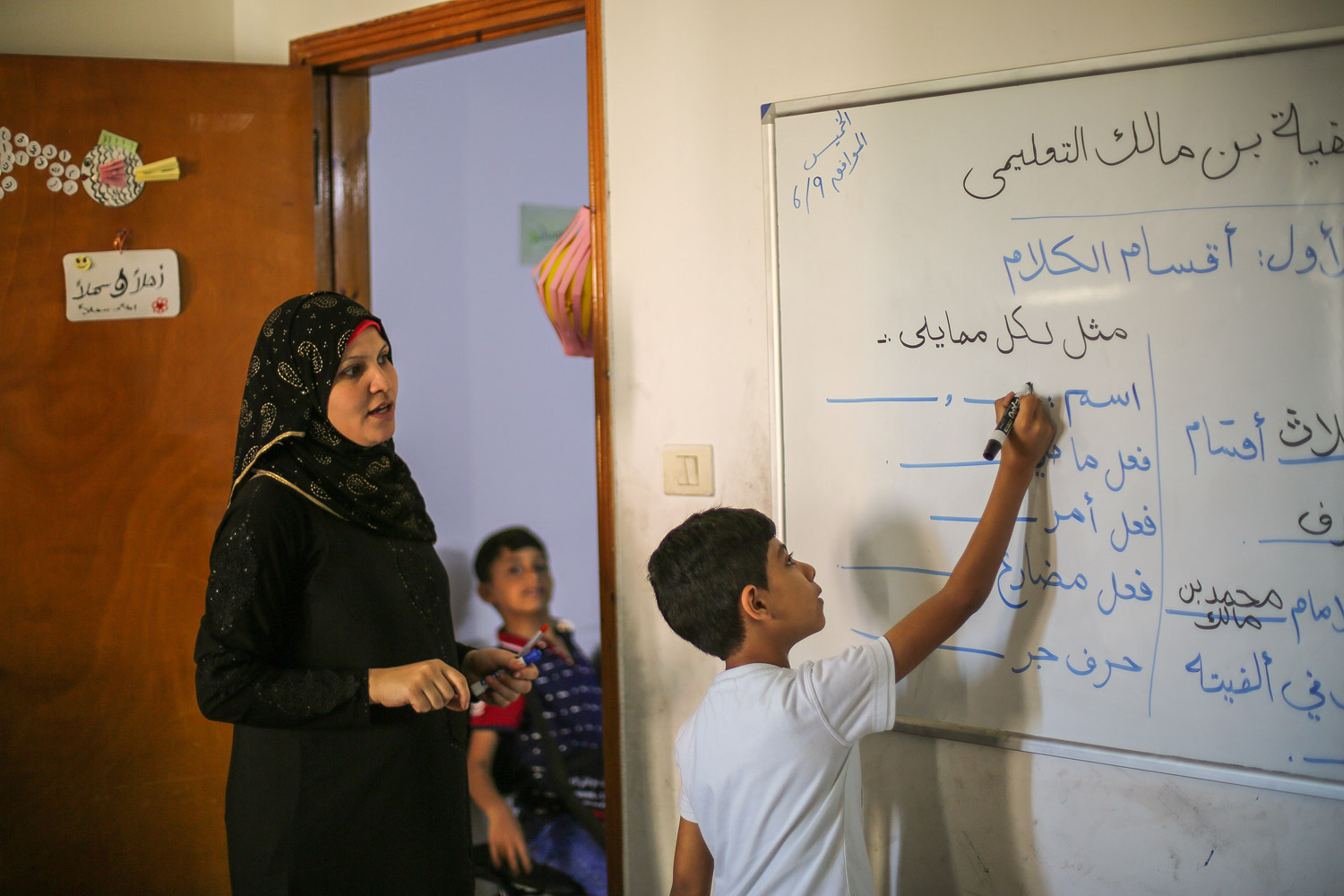 مناهج تعليمية مختلفة