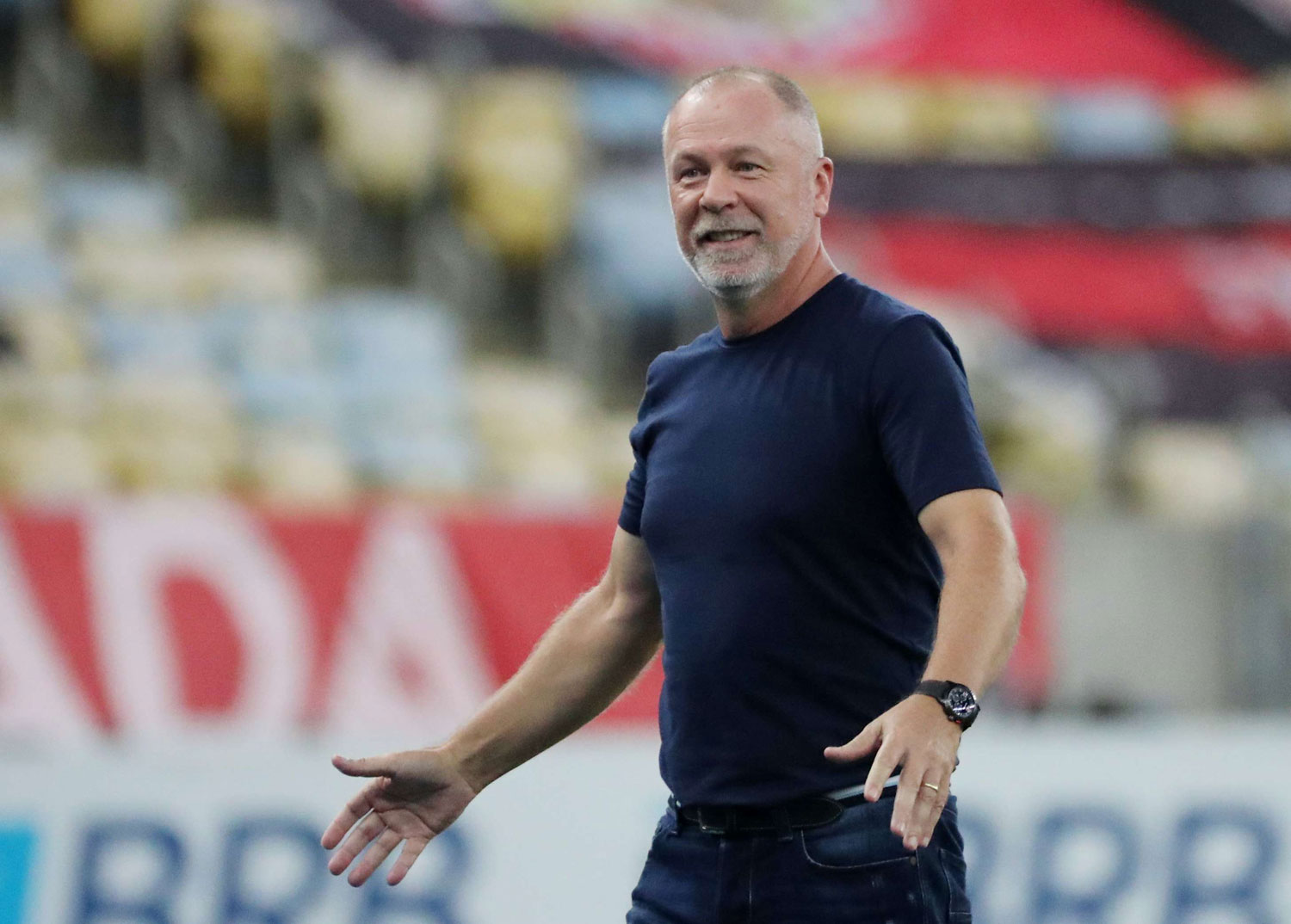 المدرب البرازيلي مانو مينيزيس نجح في مهمته الأولى مع الفريق