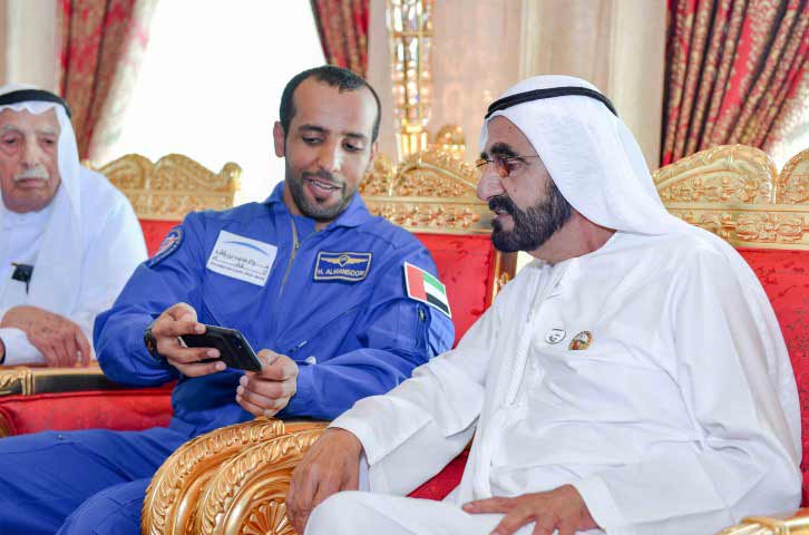 البرنامج الوطني الإماراتي للفضاء يخطط لإعداد الرواد وإيصال مسبار “الأمل” الإماراتي إلى المريخ في العيد الـ50 لتأسيس الإمارات