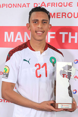 رحيمي اقترب من الظفر بلقب أفضل لاعب بالبطولة، بعد اكتساحه جائزة الأفضل في المباريات، ليواصل موسمه المميز