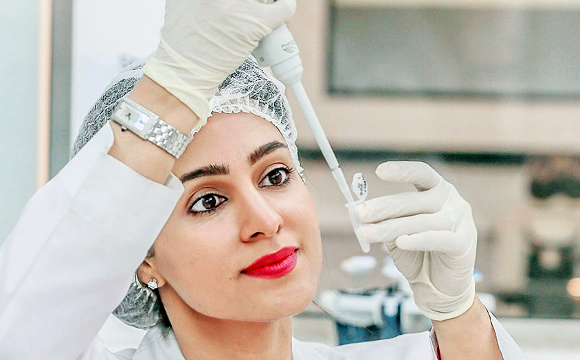  “أرايبيان بزنس” تختار مطر كأقوى امرأة إماراتية في العلوم والبحوث، وقد وقع اختيار الجامعة العربية عليها كي تكون سفيرة النوايا الحسنة للمرأة والطفل. وبسبب عملها غير العادي حصلت مطر على العديد من التكريمات والجوائز