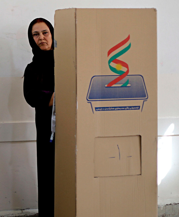 الذي زاد من فرقة الشعب العراقي واحترابه، وجعلَ كل طائفة من طوائفه عدوة الأخرى تتفرج على مصائبها، وتفرح لحزنها، وتحزن لفرحها، هو وقوع الوطن العراقي الصغير بين جيران أشداء وأقوياء وحاسدين