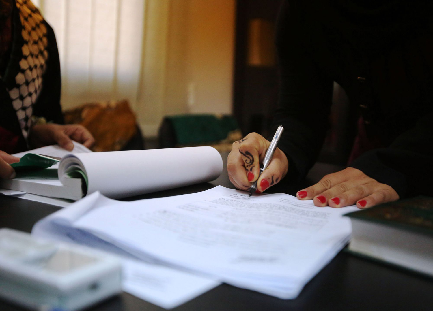 عقود زواج مزيفة 