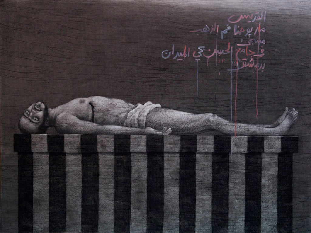 حفار يختفي بين لوحاته