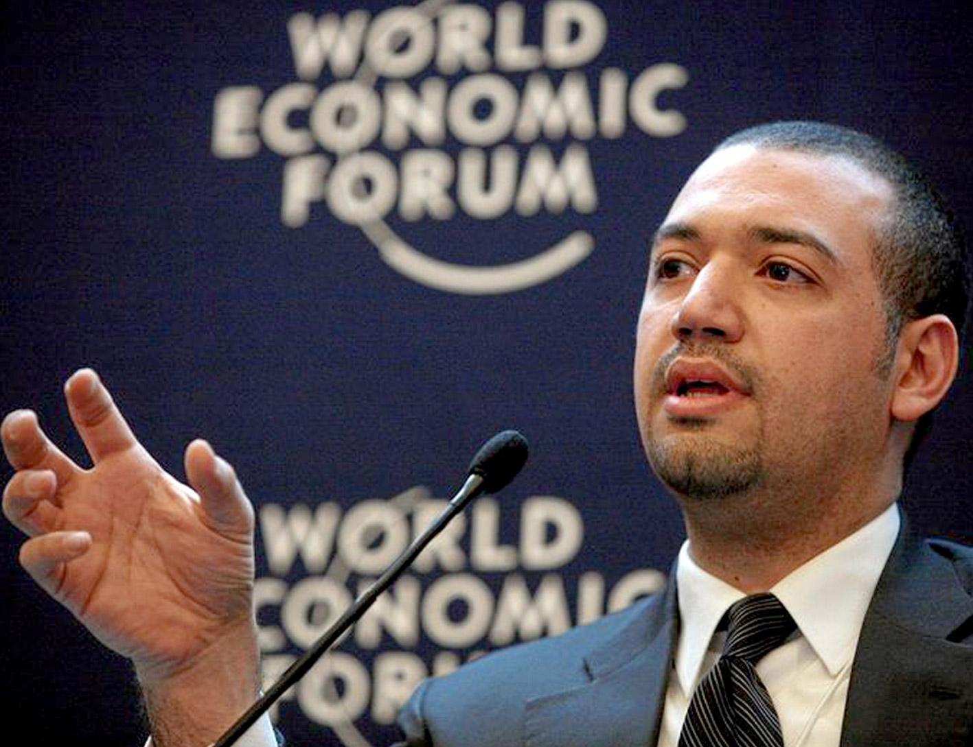 المدرسة المصرية تتشابه مع الأميركية في كون دعاتها ليسوا رجال دين أساسا، لكنهم تحولوا فجأة من حياة مليئة رغدا وربما مليئة بالفواحش إلى أخرى ترى الدين عمادها. لذلك تواجه المدرسة المصرية مصير مدرسة القساوسة ذاته