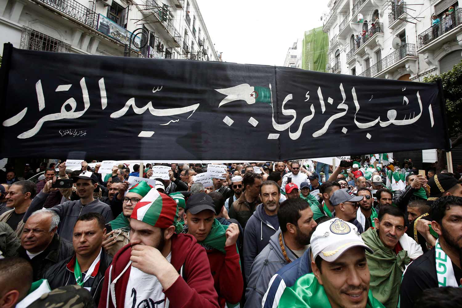 الحراك الشعبي يتمكن من تحقيق مطالبه تدريجيا
