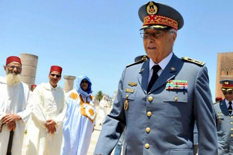 اسم اللواء بن سليمان يرتبط في المغرب بالسلطة والرياضة، ورغم أنه شخصية مألوفة لدى المغاربة بحضوره الدائم، بحكم المنصب الأمني الكبير الذي كان يشغله، فإنه لم يسبق له أن أدلى بأي تصريحات