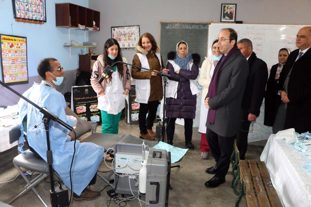 وزير الصحة المغربي يكرر منذ اللحظة الأولى لانتشار إنفلونزا الخنازير لغة التطمينات ويبسيط الموضوع إلى أدنى حد، لكن كثرة الإصابات في صفوف الأطفال والنساء والطواقم الطبية تنسف مقولاته