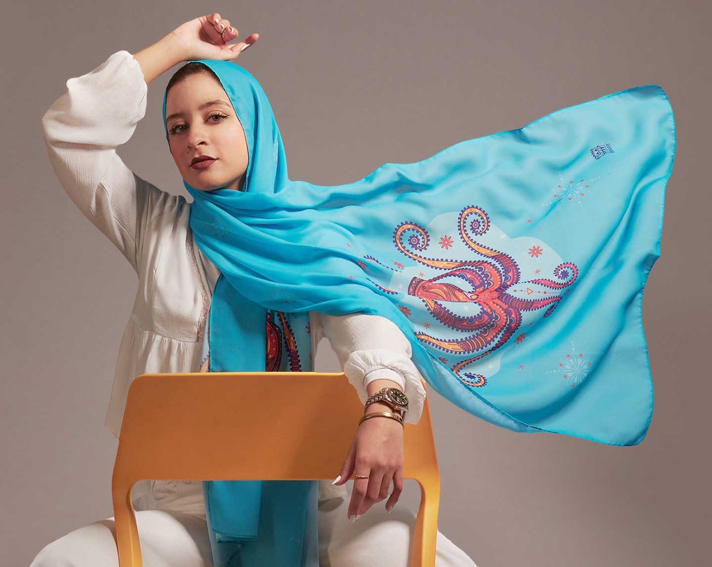 الألوان والرسومات تحرر المرأة من الروتين وتلفت نظرها إلى جمال الفنون