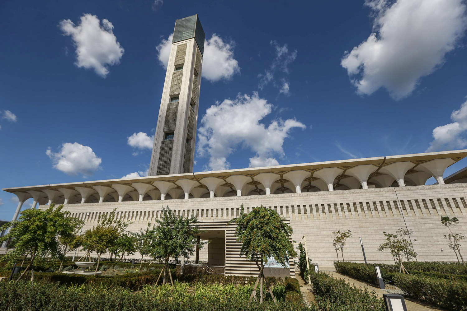 الجامع الأعظم في الجزائر ثالث أكبر مسجد في العالم بعد المسجد الحرام في مكة والمسجد النبوي في المدينة