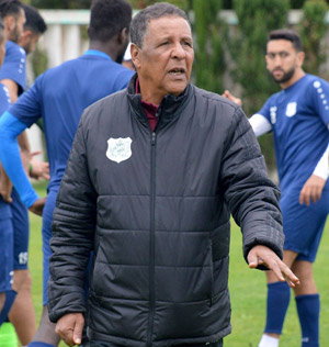 مجلس إدارة نادي مولودية الجزائر تدرس السير الذاتية لمدربين أجنبيين ومدربين وطنيين بينهما عبدالقادر عمراني