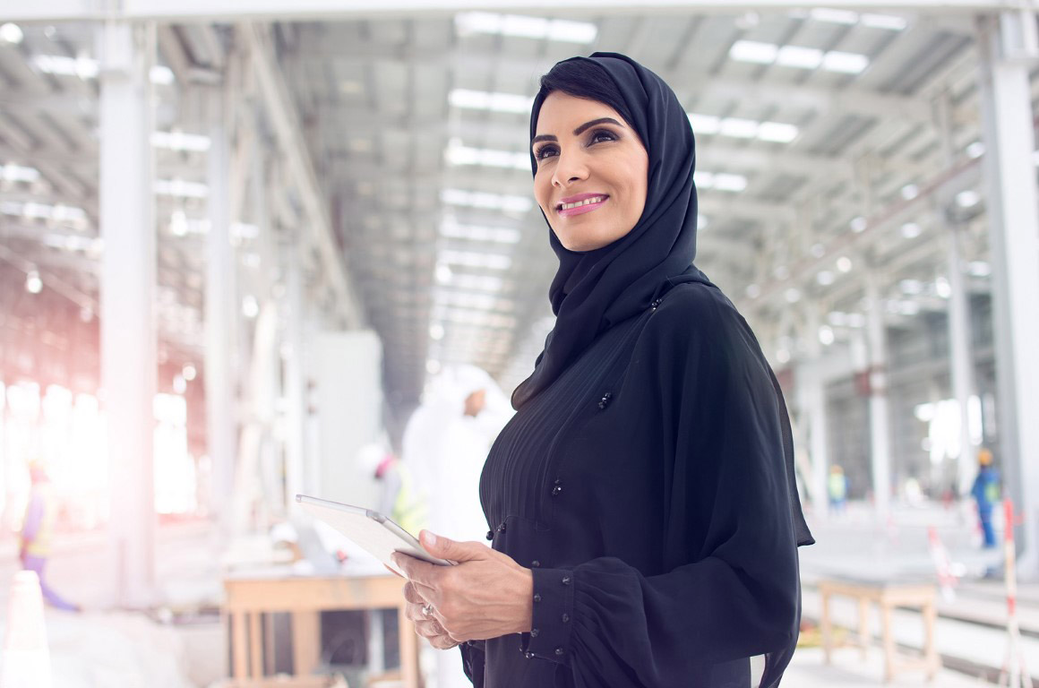 رغم تقلد عدد من النساء مناصب وزارية في دول الخليج العربي، ونجاح قياديات في ابتكار مشاريعهن الخاصة، إلا أن المرأة الخليجية ما زال بانتظارها مشوار طويل من أجل الحصول  على موقعها المناسب