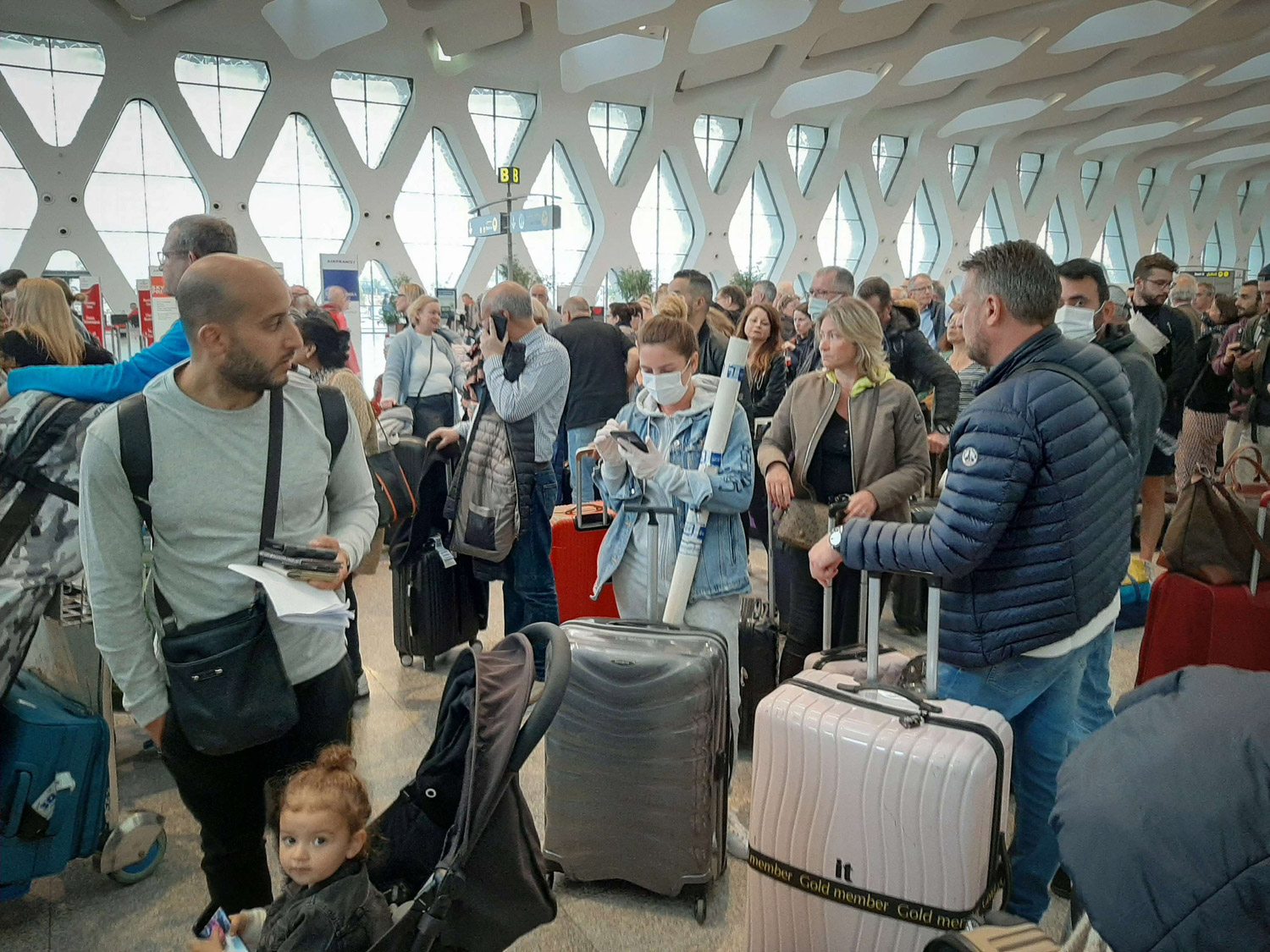 سياح يغادرون المغرب نحو أرض الوطن
