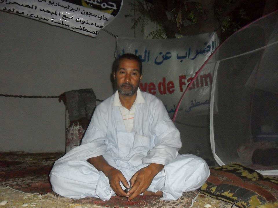 مصطفى سلمى ولد سيدي مولود أيد الحكم الذاتي فحرمته البوليساريو من عائلته