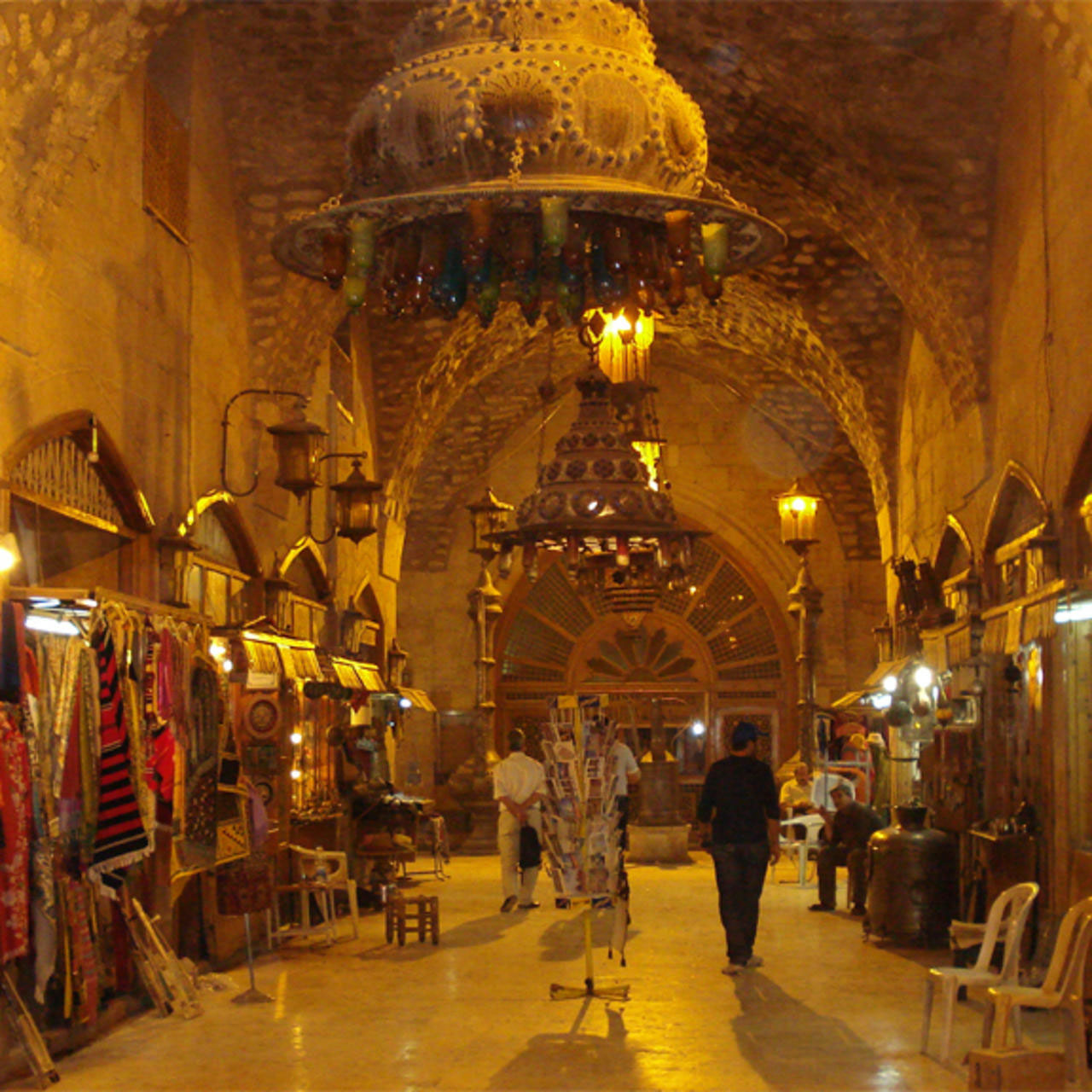   الطرب الحلبي الذي يعرفه العالم اليوم، كان طقسا صوفياً محليا محصورا ضمن أسوار مدينة حلب القديمة، ثم انتشر على يد كبار المؤلفين الموسيقيين والمؤدين من أبنائها.