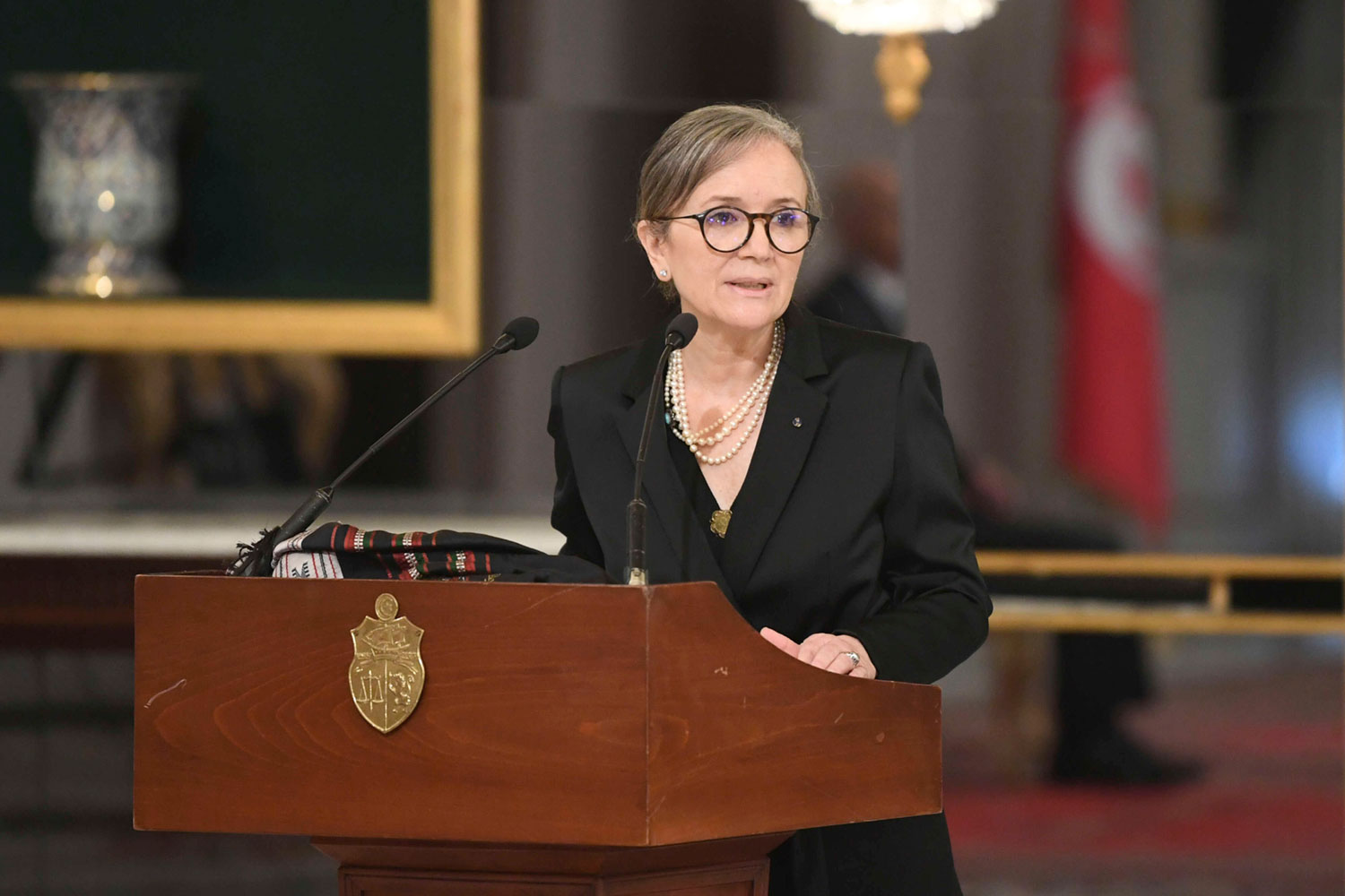 الرئيسة الجديدة للوزراء كفاءة علمية لم يسبق لها الظهور سياسيا أو اجتماعيا