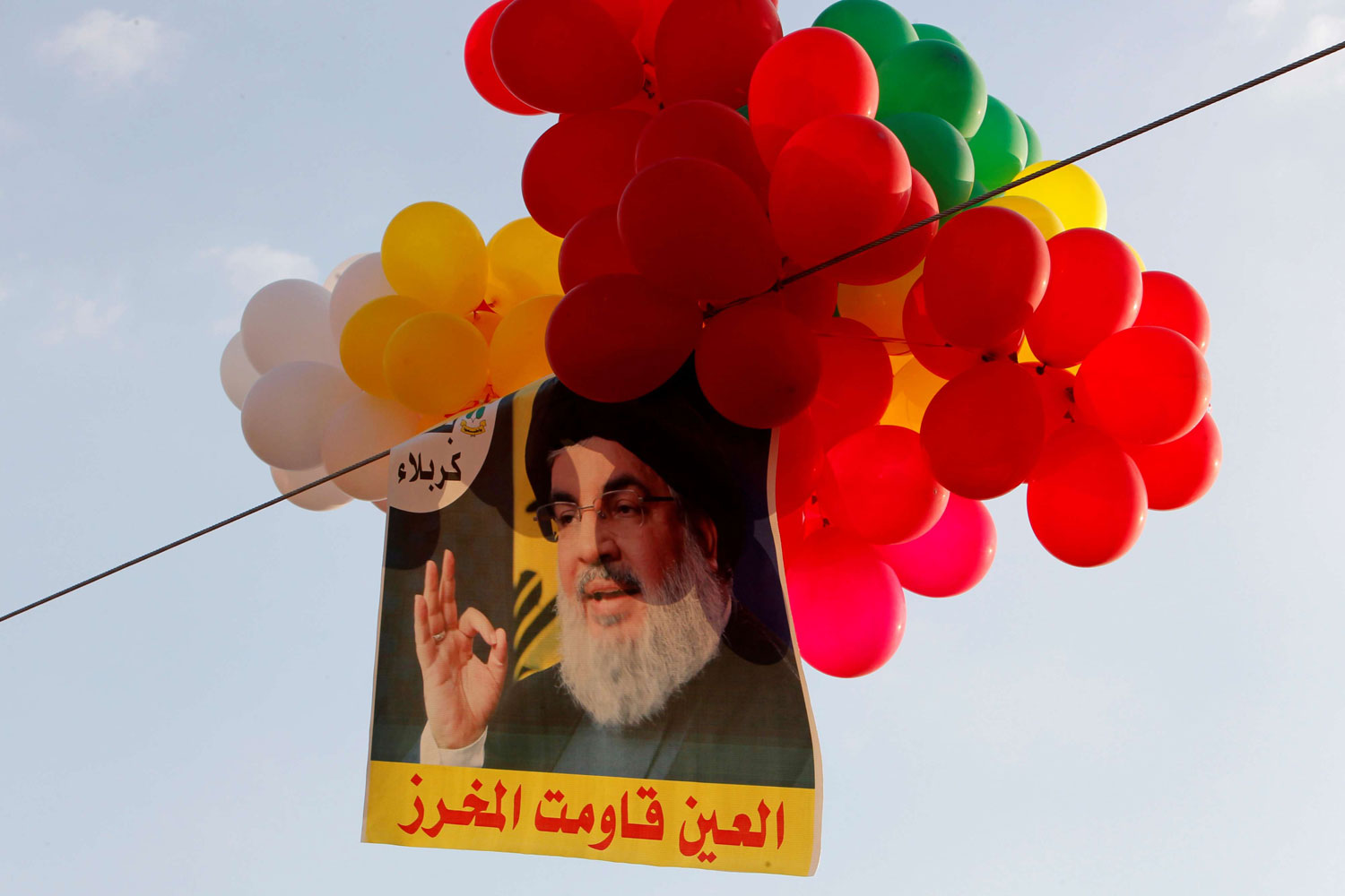 يتلهى اللبنانيون بالشعارات الجوفاء، فيما اقتصاد بلدهم في حال يرثى لها