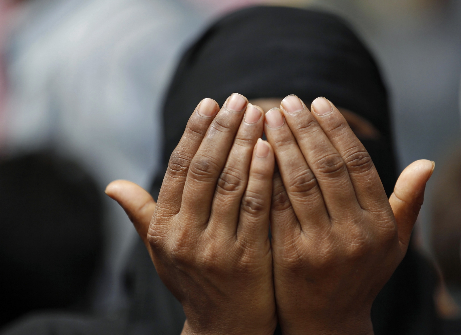 العالم الإسلامي يقول عنه عناية الله إنه ليس مضطرا إلى الانتظار 100 عام قادمة للتنبؤ بحلول كوارث سكانية فيه. فالكارثة قد حلت بالفعل في مدن وأرياف وتجمعات سكانية عديدة على امتداد الخارطة