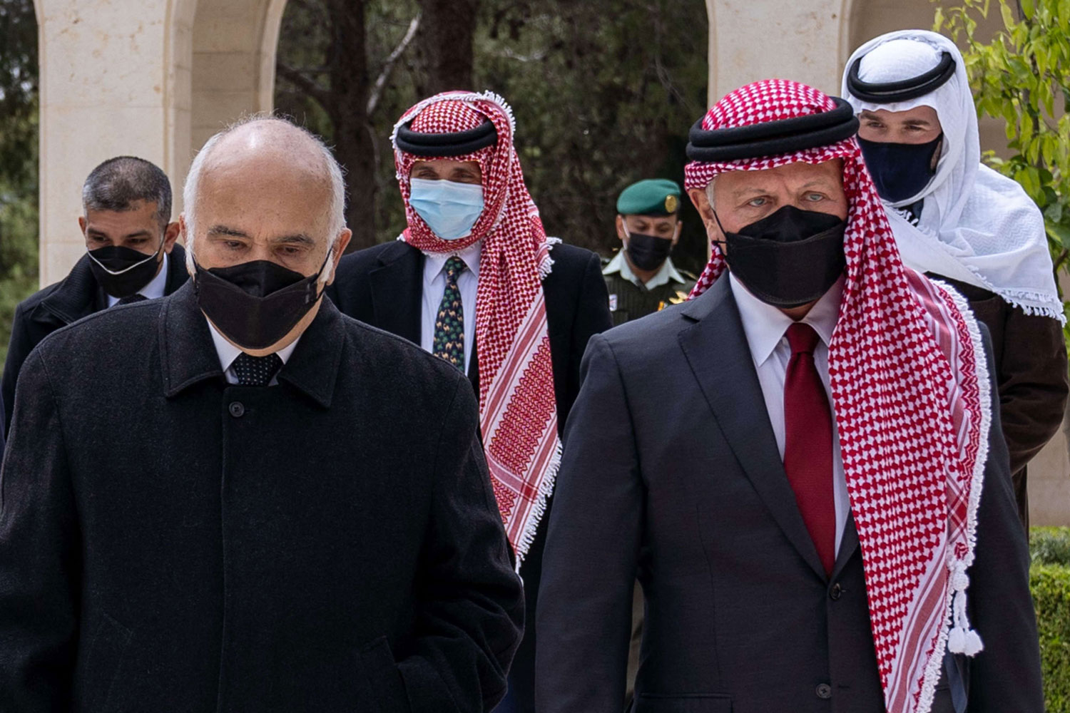 التغييرات على مستوى ولاية العهد لا تجري دوماً بالوصايا والرغبات، فحتى الأمير الحسن، وبعد سنوات من رحيل أخيه، لم يكن قادراً على كتمان سبب عزله
