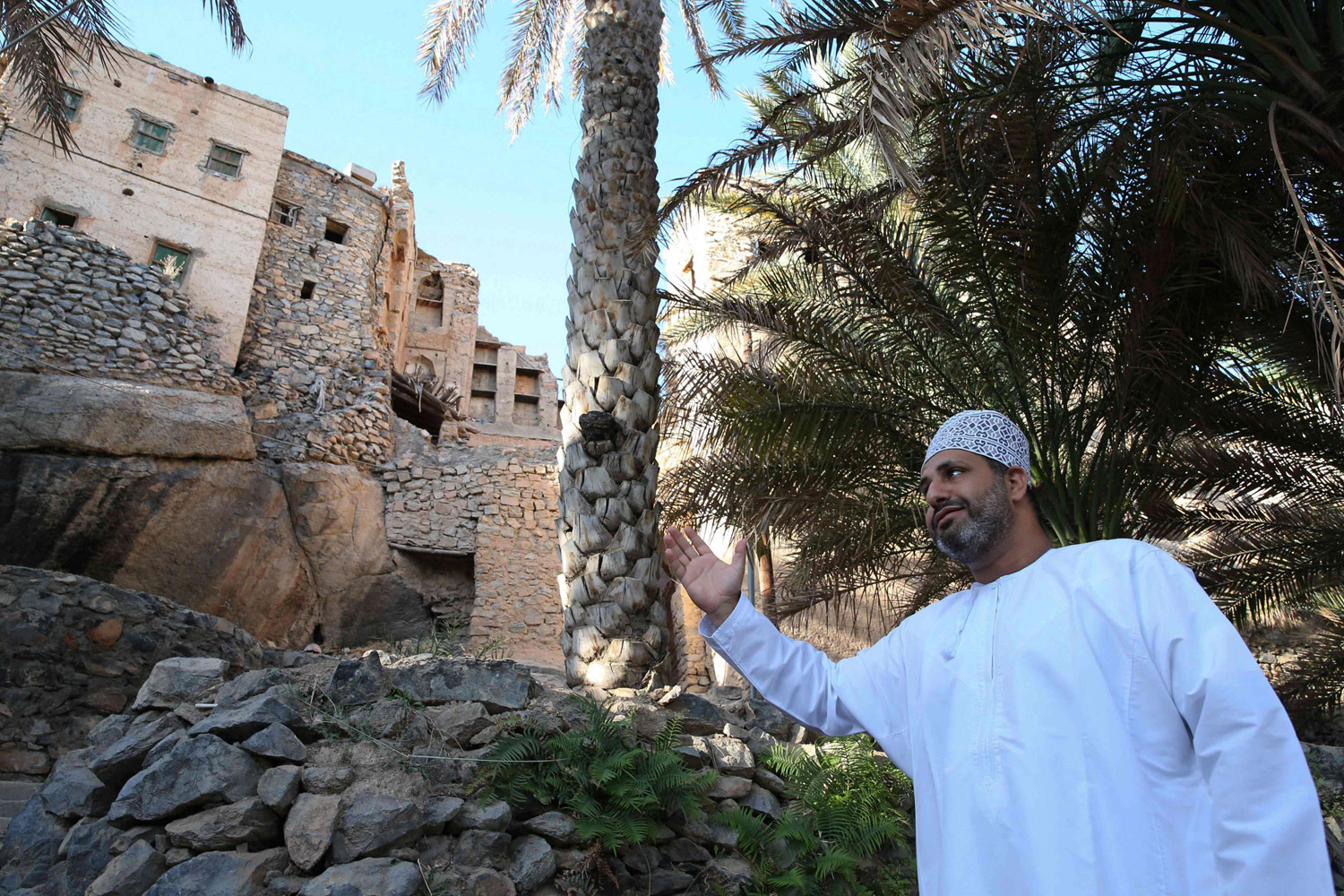 عماني يطوع منزله ليصبح فندقا 