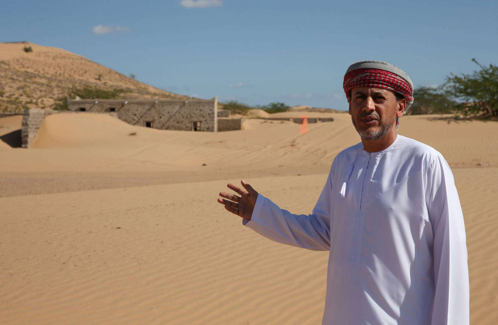 قصة القرية الغريبة وطبيعتها المحيطة كلها تشكل عوامل جذب للزوار