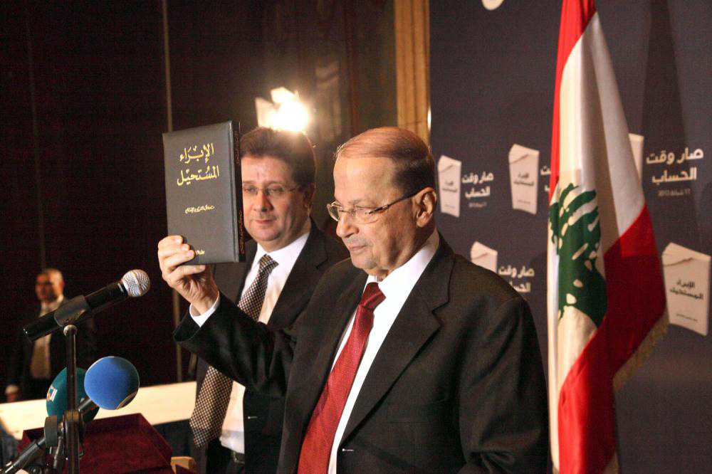 كتاب "الإبراء المستحيل" لإبراهيم كنعان يزعم توثيق ما يعتبره التيار الوطني الحر نهبا لهبات وصلت إلى لبنان من الدول العربية بقيمة 11 مليار دولار