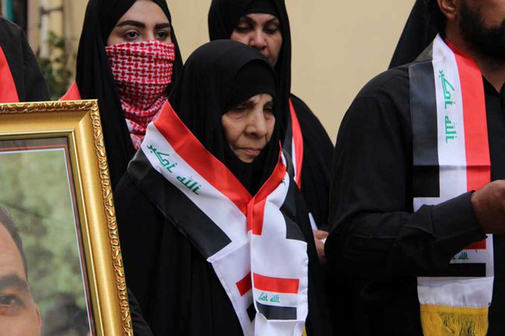 والدة الناشط إيهاب الوزني أمهلت القضاء مدة 12 يوما للكشف عن قتلة ابنها