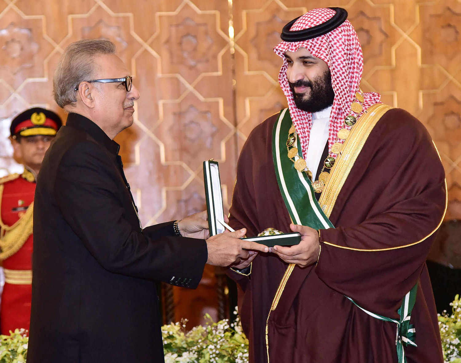باكستان تمنح ولي العهد السعودي الأمير محمد بن سلمان أرفع وسام مدني يطلق عليه "نيشان باكستان"