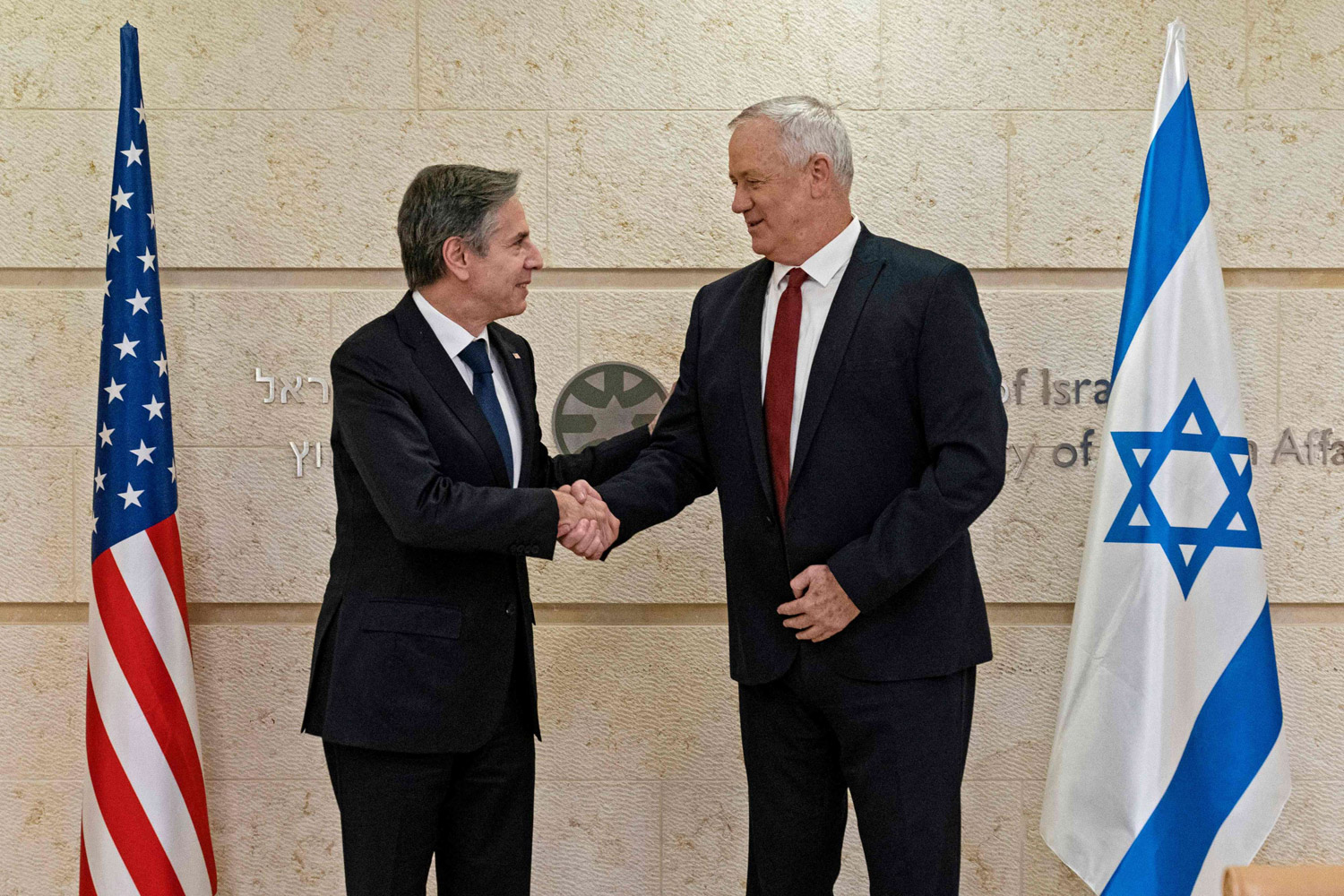 بزخم دبلوماسي عال انخرط الرئيس بايدن ووزير خارجيته وطاقما من المستشارين والخبراء بفاعلية في الملفات المسكوت عنها
